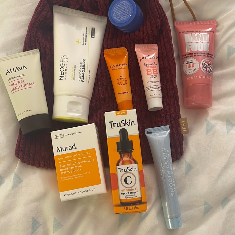 NWT Skincare Set with Drawstring Bag